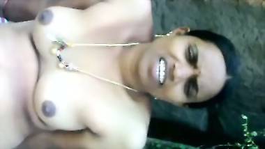 Desi randi aunty sitting nude outdoor clip