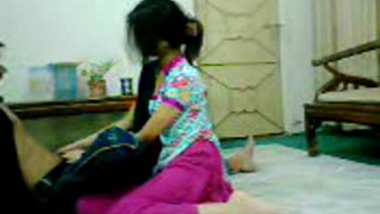 Videos Hindi Mein Desi Ladki Chodne Wali Video Dikhao indian home video at  Watchhindiporn.net