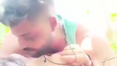 Trapping desi village girl and fucking her outdoor MMS
