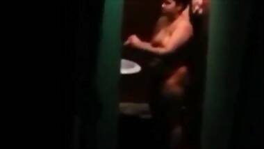 Guy before sex spies on Desi BBW who washes XXX curves in bathroom