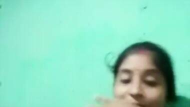 Desi Village Bhabhi Shows her Boobs Part 1