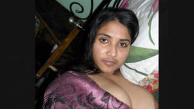 380px x 214px - Sexy Bangladeshi Girl Bathing Fingering Part 2 xxx indian film