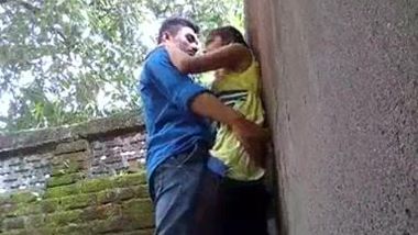 Desi Legal Age Teenager Paramours Hawt Standing Quicky Sex In Outdoors xxx  indian film
