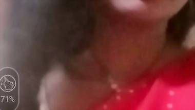 Village bhabhi removes bra and shows big boobs viral MMS