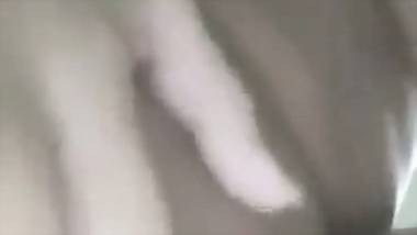 Horny Dhaka babe shows her nude body in the MMS