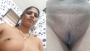 380px x 214px - Sexy Indian Housewife Shows Her Boobs And Pussy xxx indian film