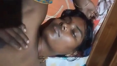 Bachcha Hone Walaxxx - Village Wife Boob Pressed By Hubby While Sleeping xxx indian film